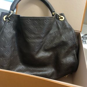 Louis Vouitton Hand Bag gently used